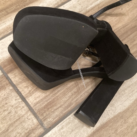 GB
Runway Suede Ankle Strap
Platform Pumps - Picture 7 of 8